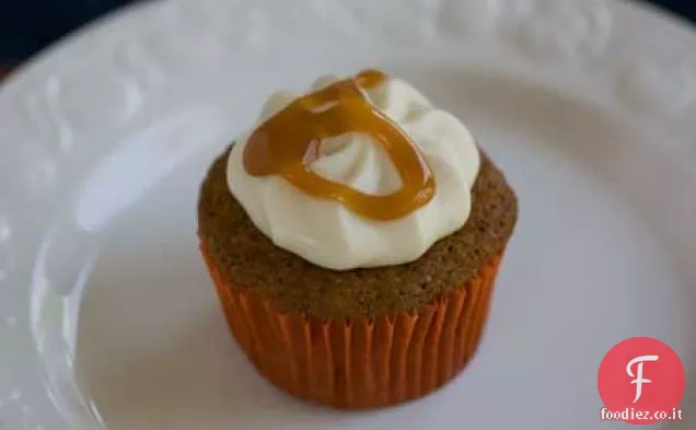 Cupcakes di spezie con glassa di formaggio panna montata