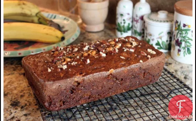 Pane al burro di banana con noci pecan tostate