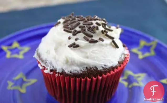 Cupcakes al cioccolato veloce con glassa alla vaniglia senza zucchero a velo