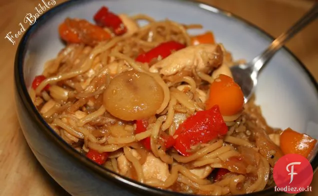 Pollo piccante al sesamo e tagliatelle Udon
