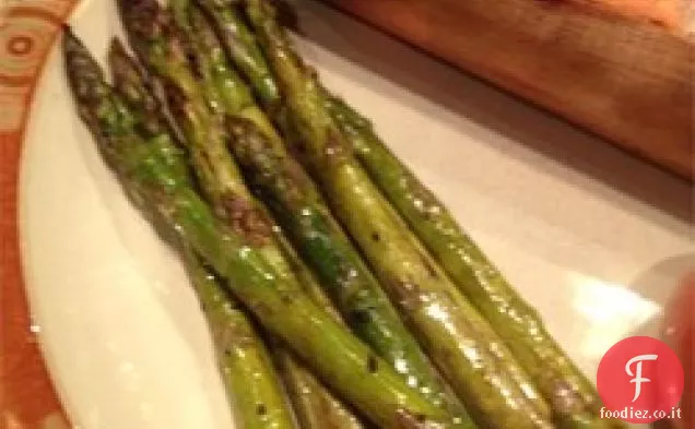Asparagi alla griglia gustosi