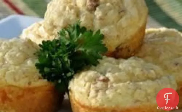 Salsiccia salata, formaggio e muffin di avena
