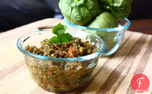 Salsa di pomodoro arrosto con coriandolo fresco e Tomatillos