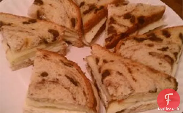 Panini al tè alla cannella alla mela e Havarti