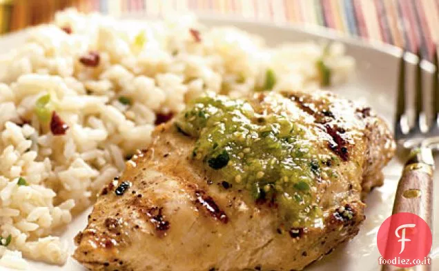 Pollo di cumino alla griglia con salsa fresca di tomatillo