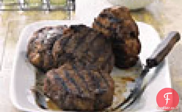 Braciole di maiale mostro alla griglia con Tomatillo e salsa di mele verdi