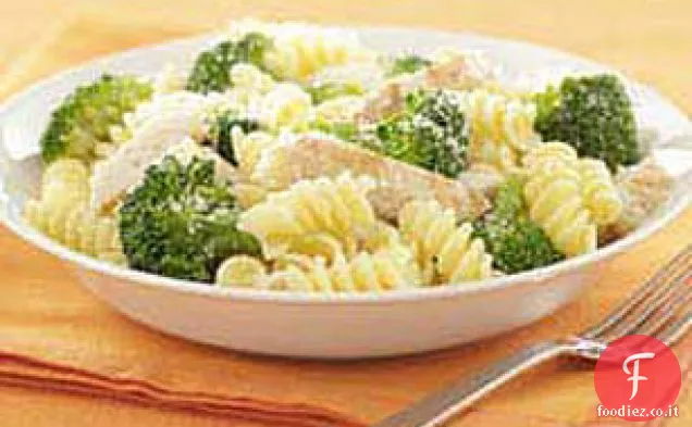 15 Minuti di pasta al parmigiano con pollo e broccoli