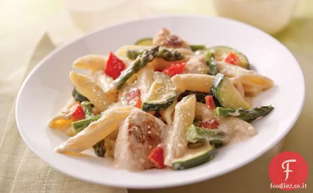 Penne di pollo cremoso con verdure
