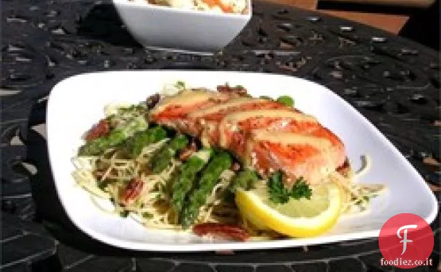 Salmone con salsa al Burro di Digione, asparagi e burro alle erbe Pasta ai capelli d'angelo