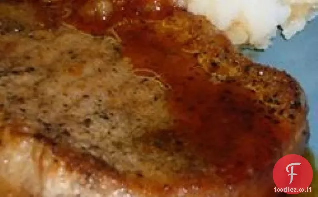 Salsa di sidro di mele e costolette di lombo di maiale