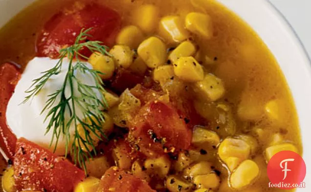 Zuppa di mais e pomodoro fresco