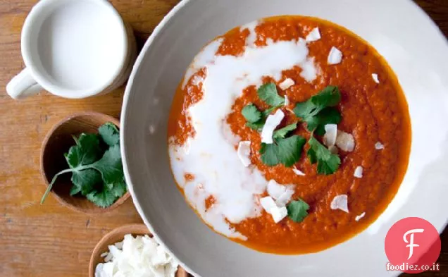 Zuppa di pomodoro con peperoncino, zenzero e cocco