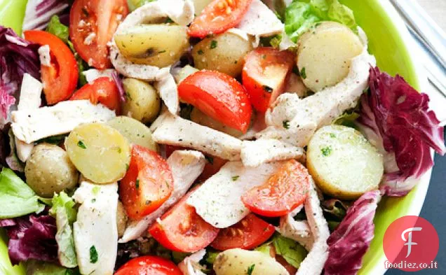 Patate novelle, pollo e pomodori
