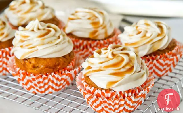 Cupcakes di zucca caramello con caramello Cannella Crema di formaggio glassa