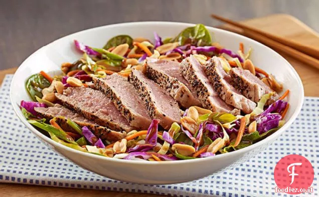 Insalata di sesamo asiatico con tonno scottato