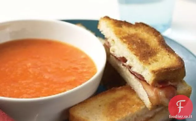 Zuppa di pomodoro con formaggio e pancetta Toasties