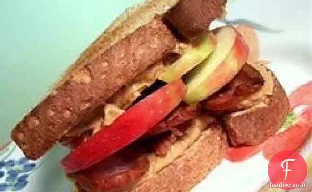 Panini al burro di arachidi, pancetta e mele