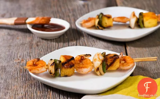 Kabobs di gamberetti all'ananas e barbecue