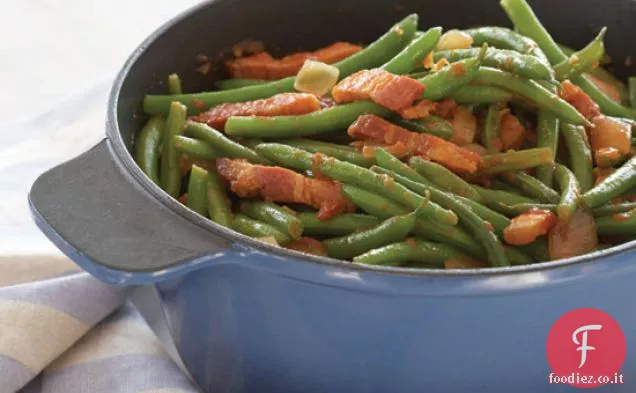 Fagiolini piccanti con pancetta e pomodori