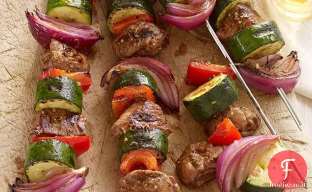 Kabobs di verdure e agnello