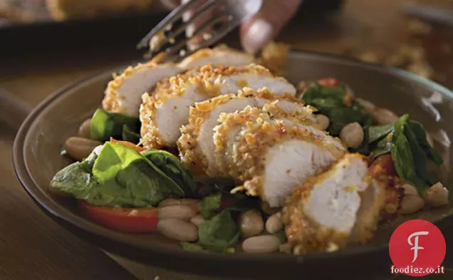 Pollo Parmigiano italiano con insalata di spinaci toscani