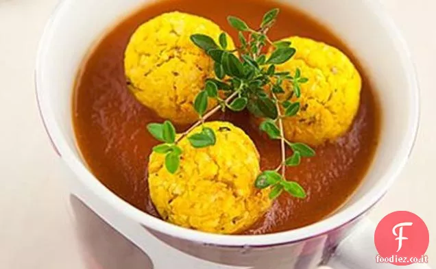 Zuppa di pomodoro arrosto con gnocchi di zucca