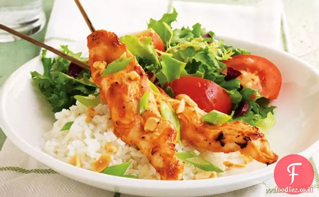 Spiedini di pollo facili con salsa di arachidi