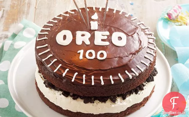 Torta OREO Celebration ricoperta di cioccolato
