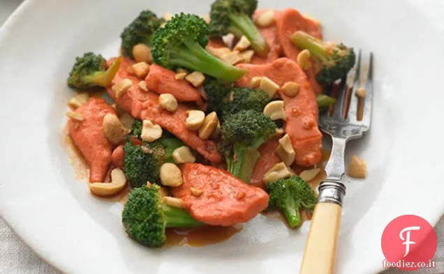 Pollo broccoli asiatici con anacardi