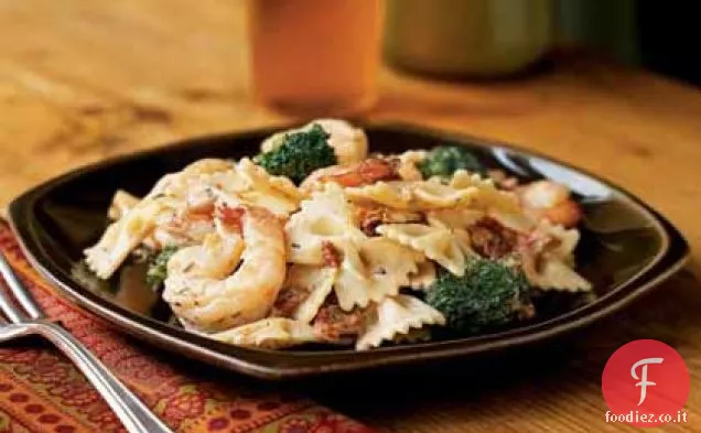Gamberetti, broccoli e pomodori secchi con pasta