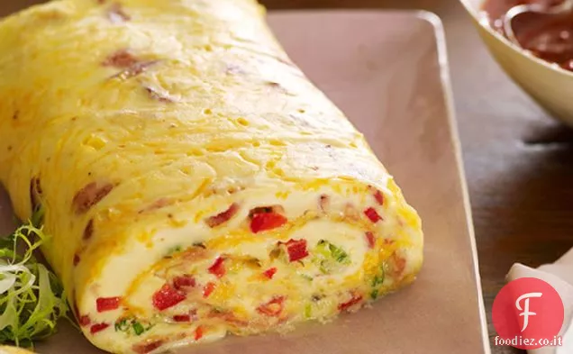 Rotolo di frittata di pancetta con salsa