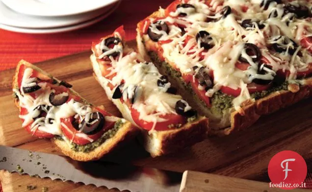 Pane al pomodoro e pesto di prugne