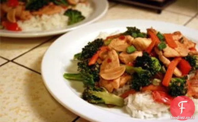 Dolce, piccante Stir Fry con pollo e broccoli