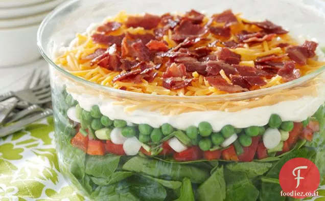 Insalata a sette strati fatta sopra