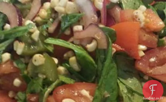 Insalata di mais arrosto e cimelio di pomodoro