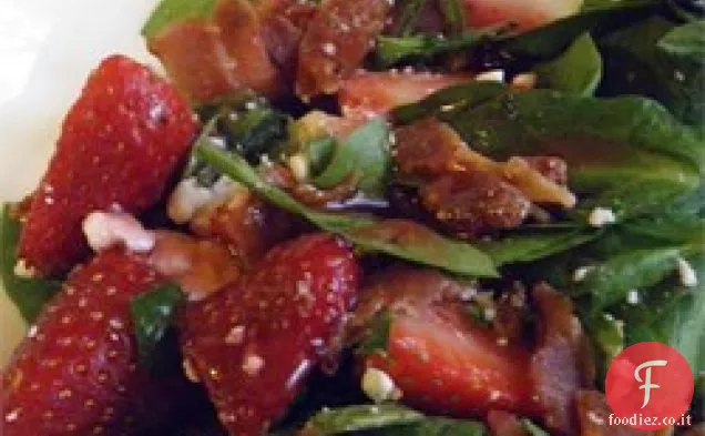 Insalata di spinaci alla fragola con feta e pancetta