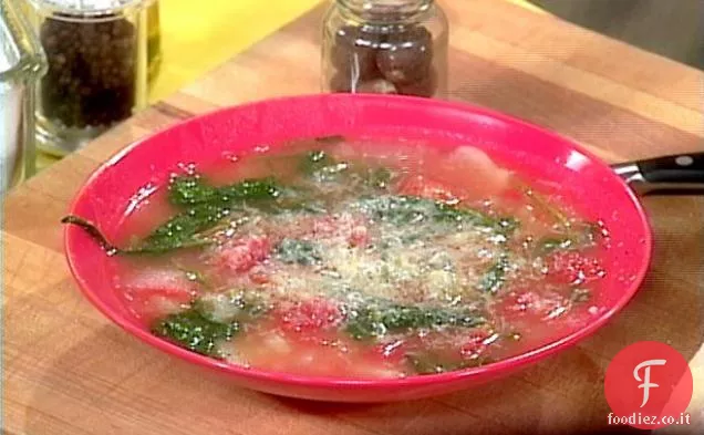 Zuppa di patate, spinaci e pomodoro