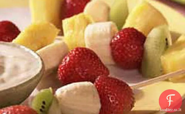 Kabobs di frutta con salsa di limone