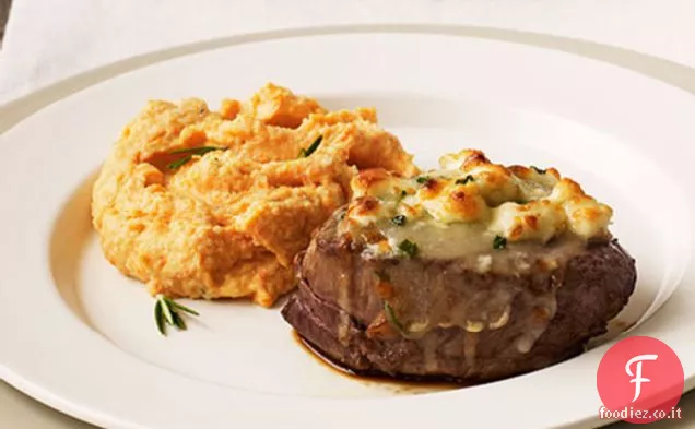 Bistecche di filetto di manzo in crosta di formaggio