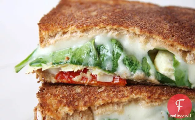 Panino al pomodoro secco al carciofo alla griglia