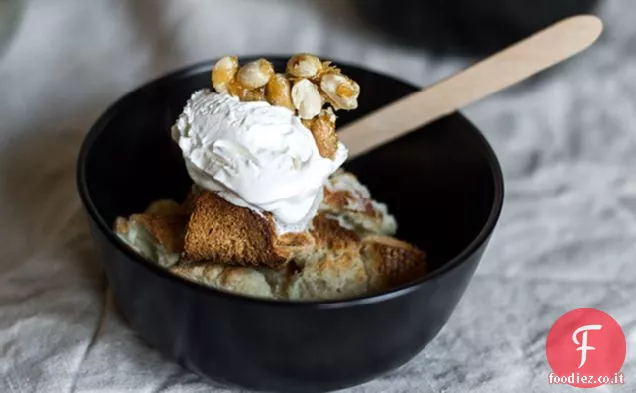 Dulce de Leche Budino di pane con guarnizione croccante di arachidi