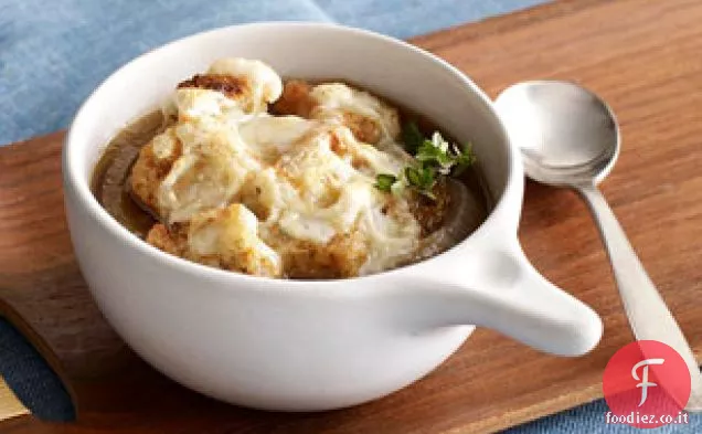Zuppa di cipolle francese abbondante