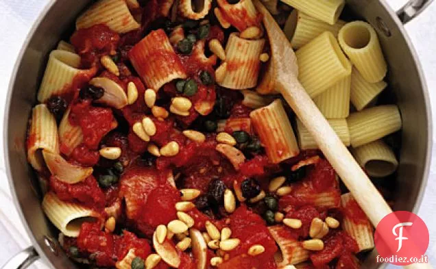 Rigatoni con Pomodori, Uvetta e Pinoli