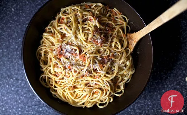Linguine al Pesto di Pomodoro e mandorle
