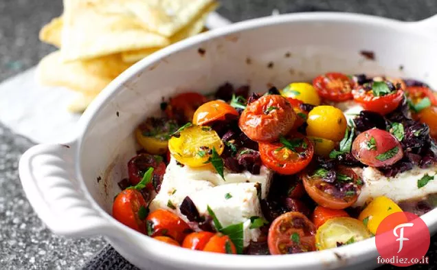 Feta al forno con pomodori e olive