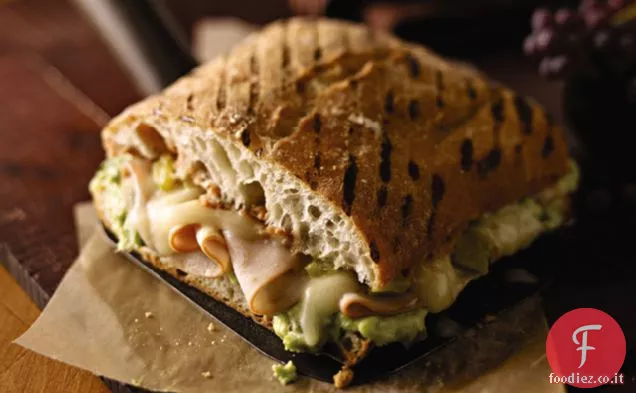 Torta di avocado, tacchino e formaggio
