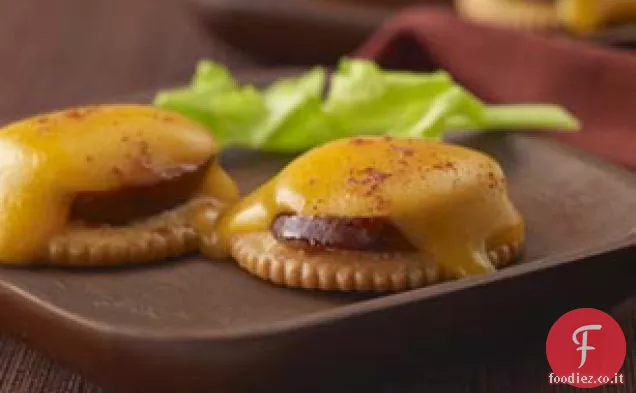 Memphis-Stile salsiccia affumicata e formaggio Topper