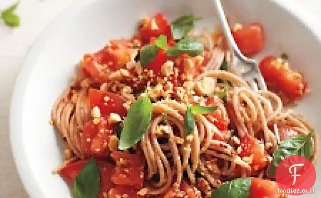 Spaghetti al Farro Con Pomodorini Freschi e Mandorle Marcona