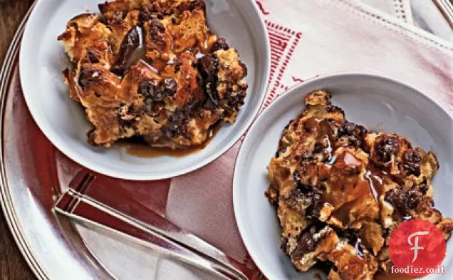 Budino di pane al cioccolato con salsa al caramello