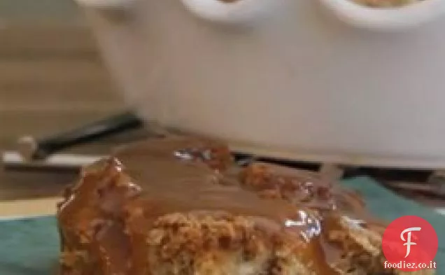 Budino di pane di zucca con salsa al rum al caramello